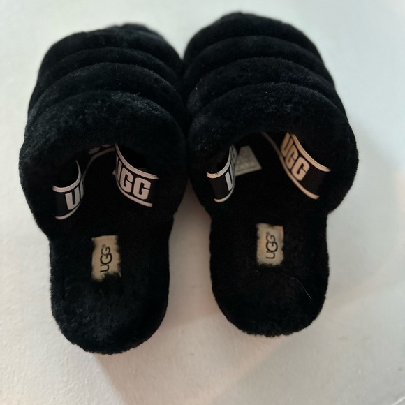 Women’s size 9 Black Ugg sandal with strap. - Picture 8 of 9